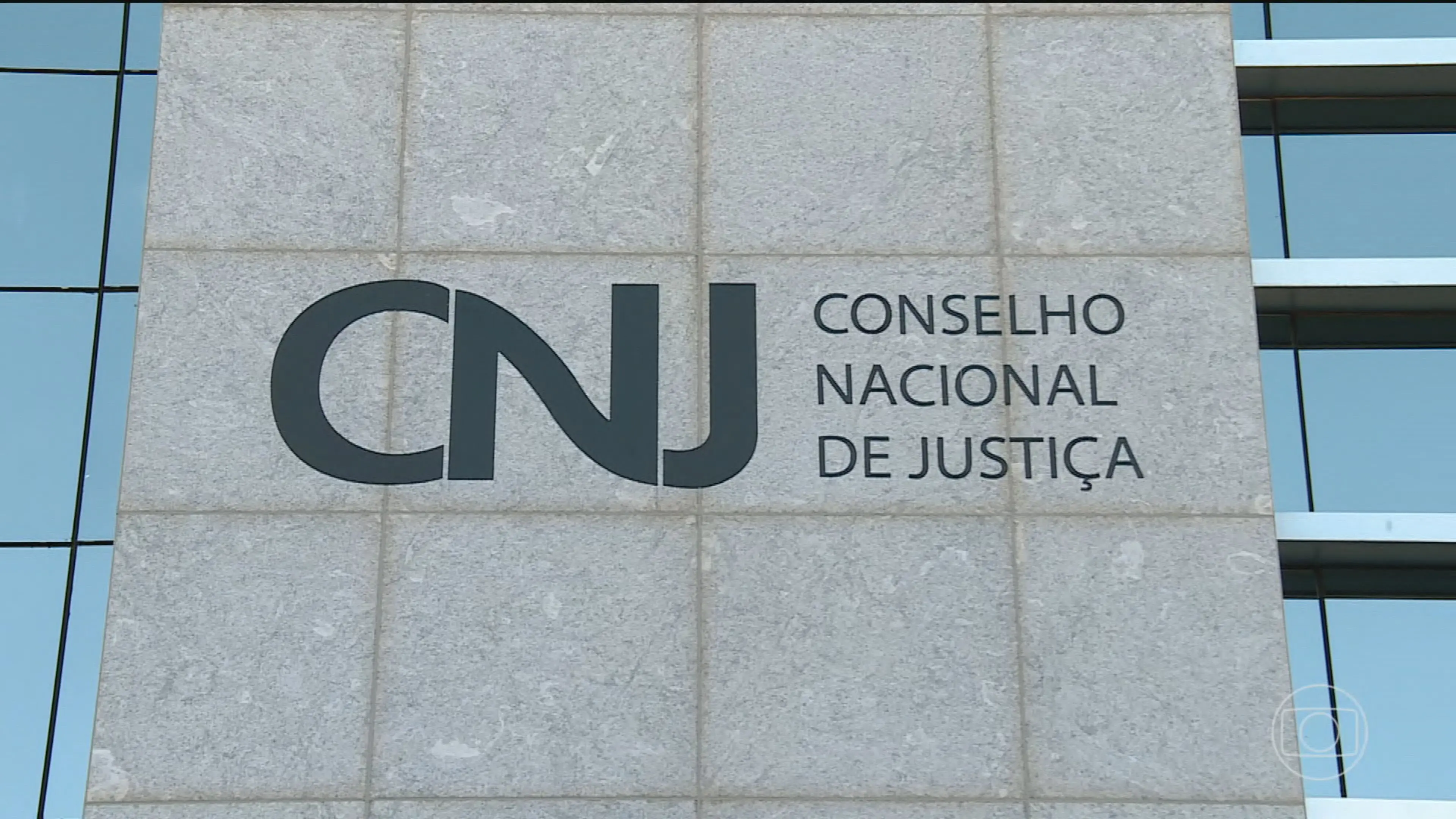 CNJ faz operação em gabinete de desembargador ligado a Nunes Marques