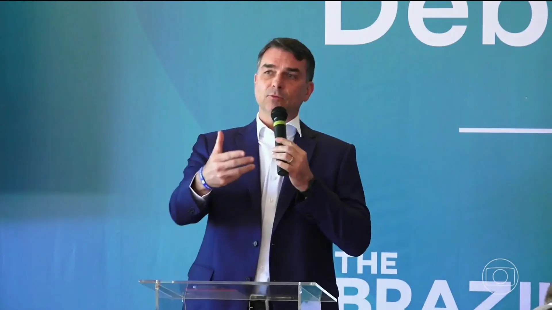 Flávio Bolsonaro cobra voto de Cármen Lúcia sobre investigação de Moraes