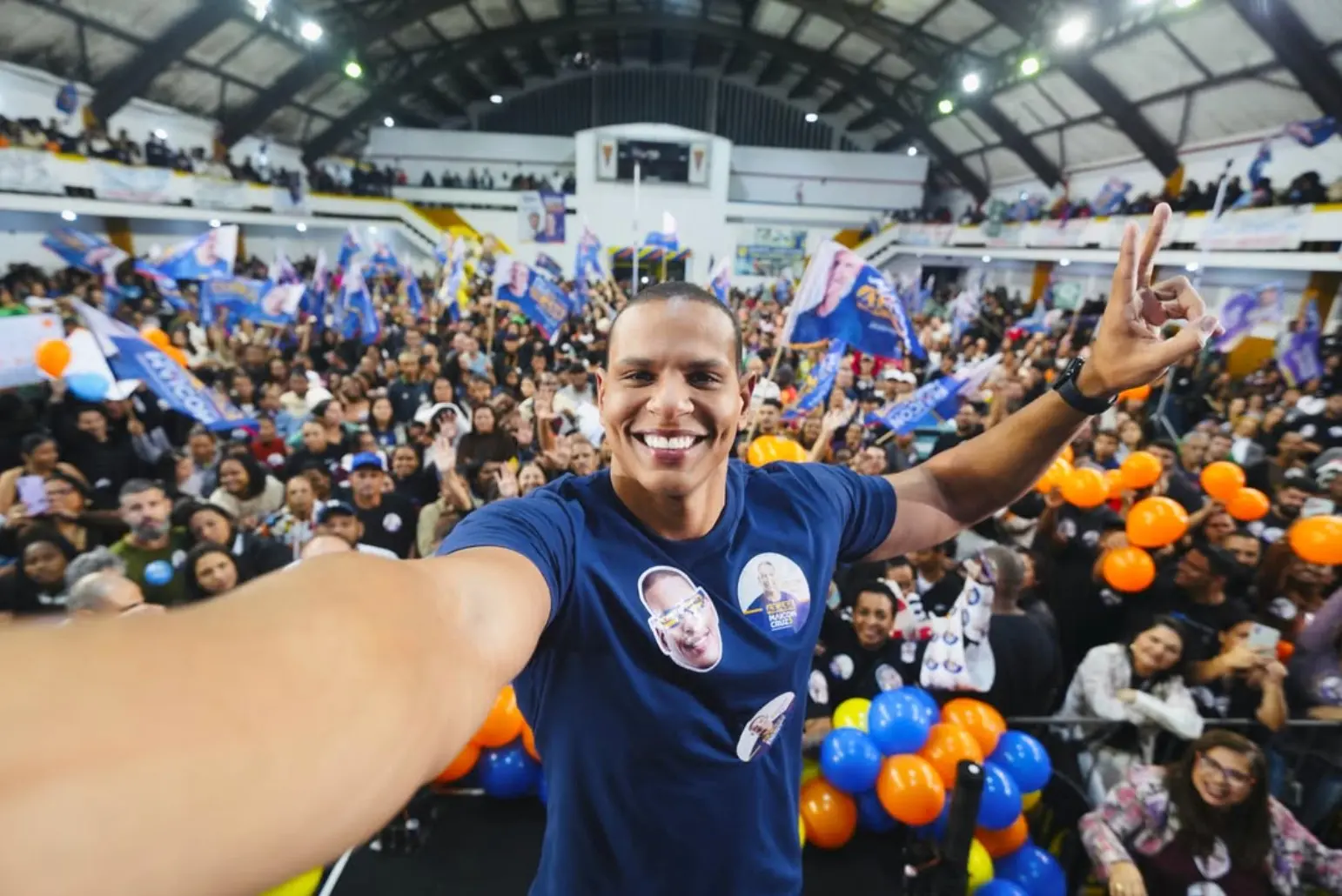 Mesmo com forte chuva, Maicon Cruz lota clube em lançamento de candidatura