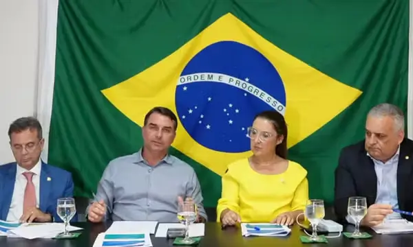 Flávio defende que adolescentes de 16 anos possam tirar carteira de motorista