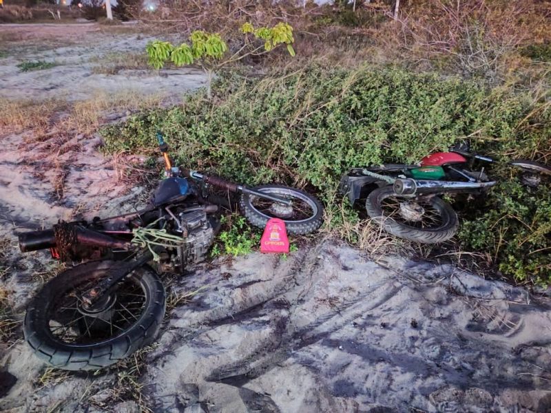 Suspeitos fogem e abandonam motos próximo ao Porto do Açu