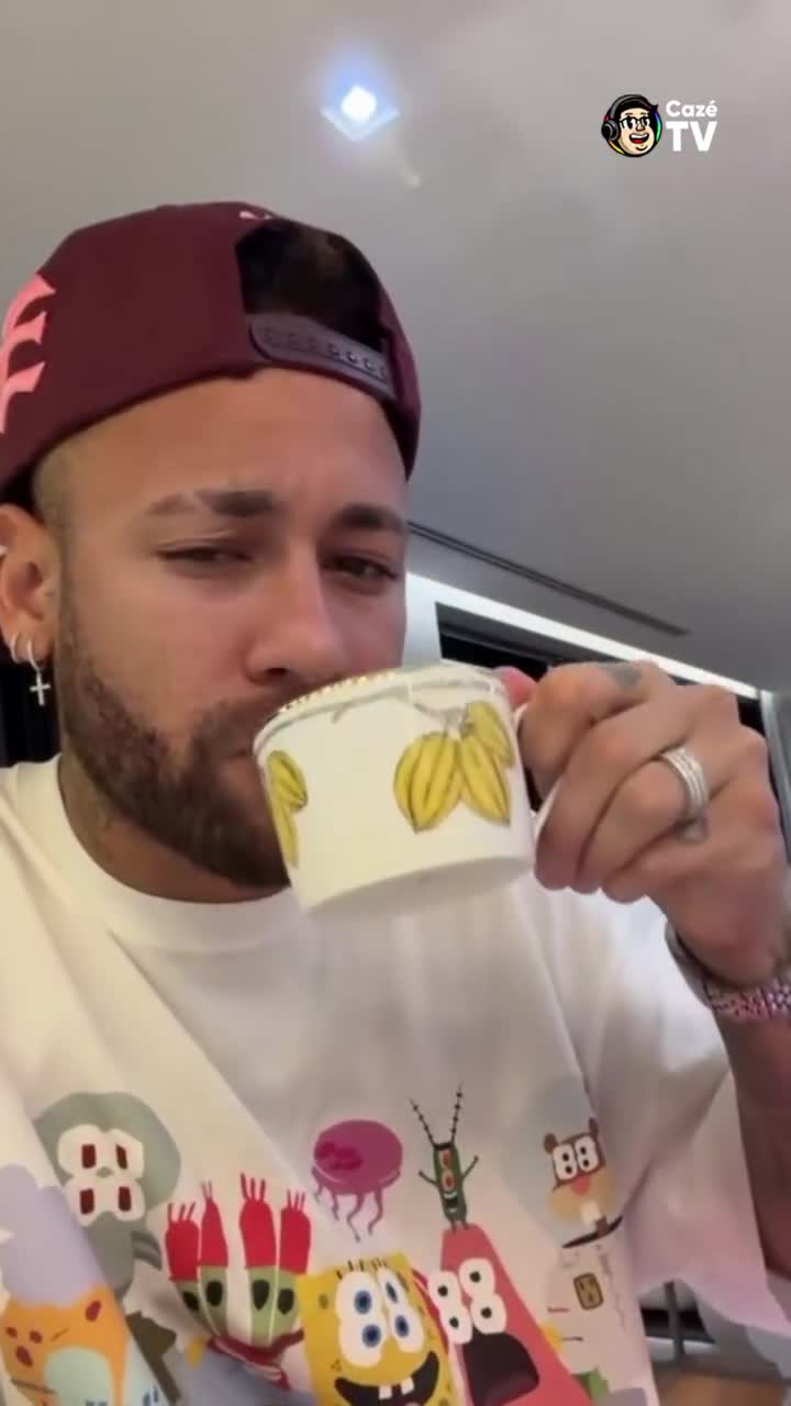 Neymar toma café