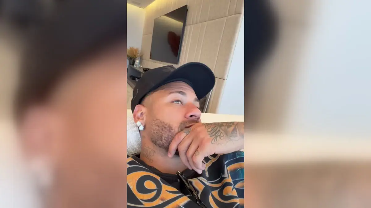 Neymar nega rivalidade com Thiago Mendes após cumprimento recusado