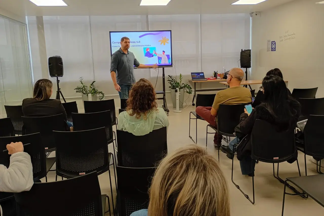 Palestra no Sebrae capacita pequenos empresários para compras públicas