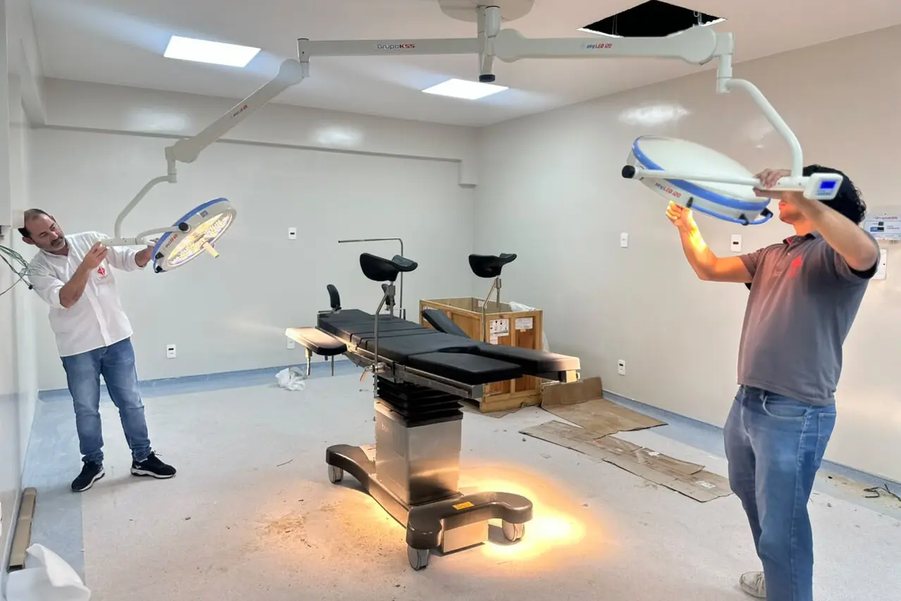 HFM recebe novos focos cirúrgicos para equipar novo centro cirúrgico