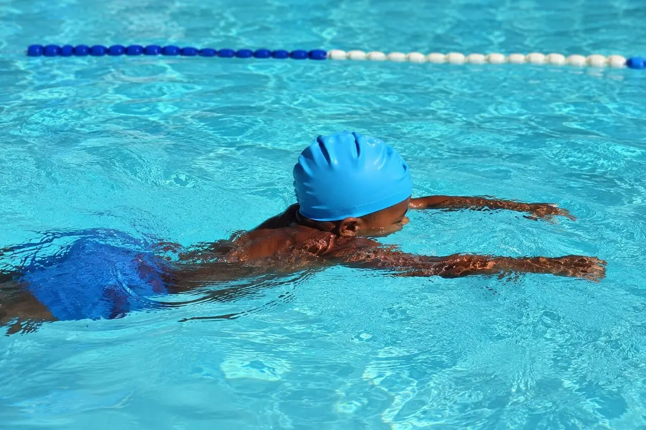 Aulas de natação infantil retornam após as férias e movimentam a Fundação Municipal de Esportes