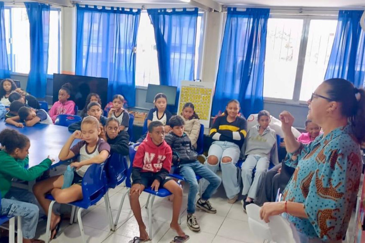 Procon leva educação para o consumo a alunos da Escola Manoel Coelho pelo Prefeitura em Ação