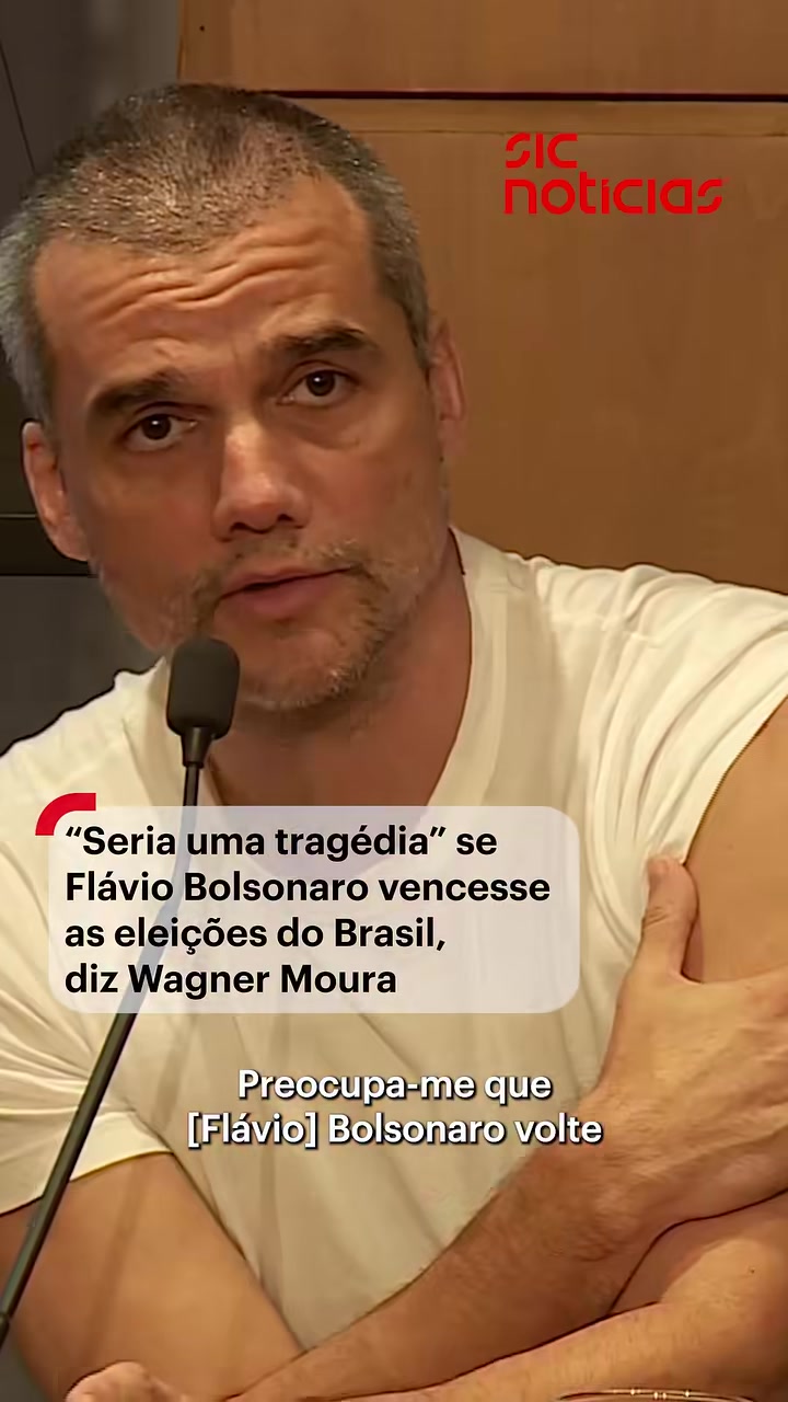 Wagner Moura fala durante coletiva em Lisboa