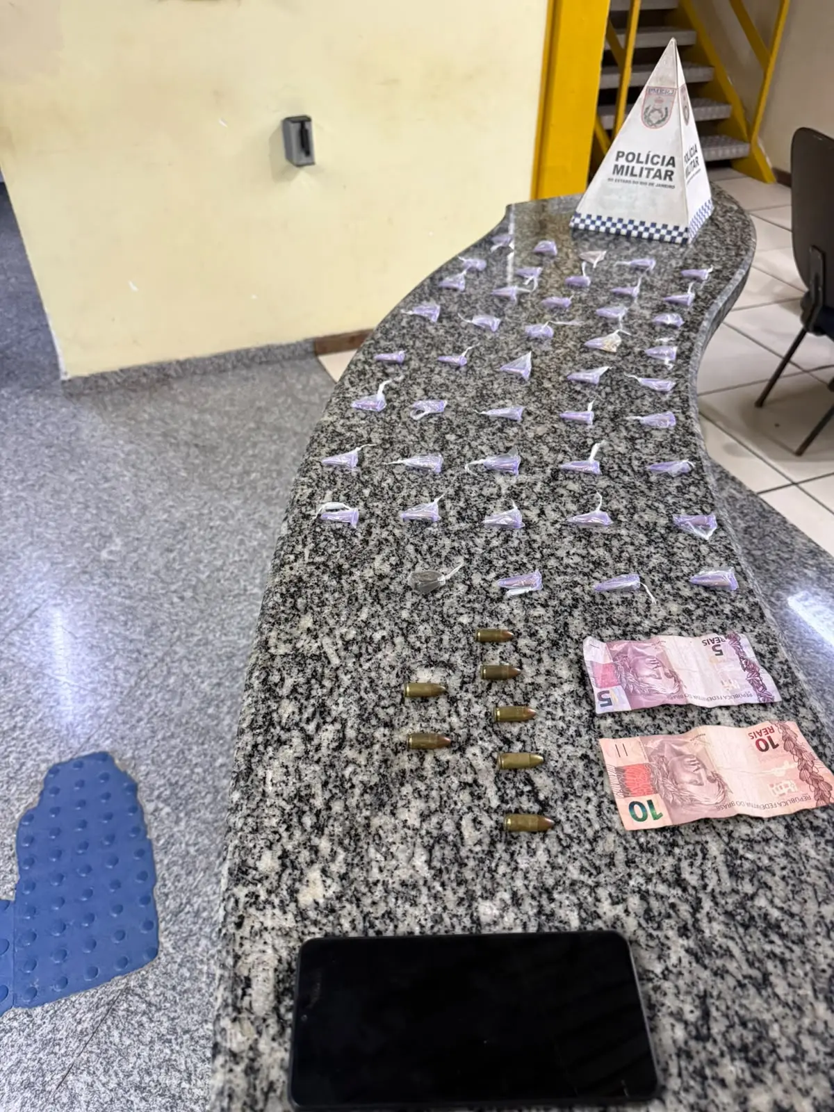 Homem é preso com cocaína e munições em São Francisco de Itabapoana