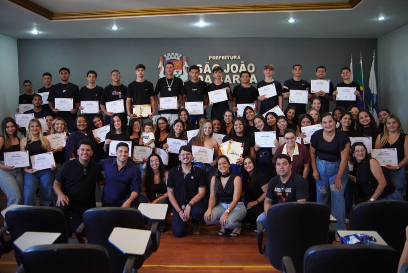 Alunos de oficinas e cursos da Casa da Juventude recebem certificados em SJB