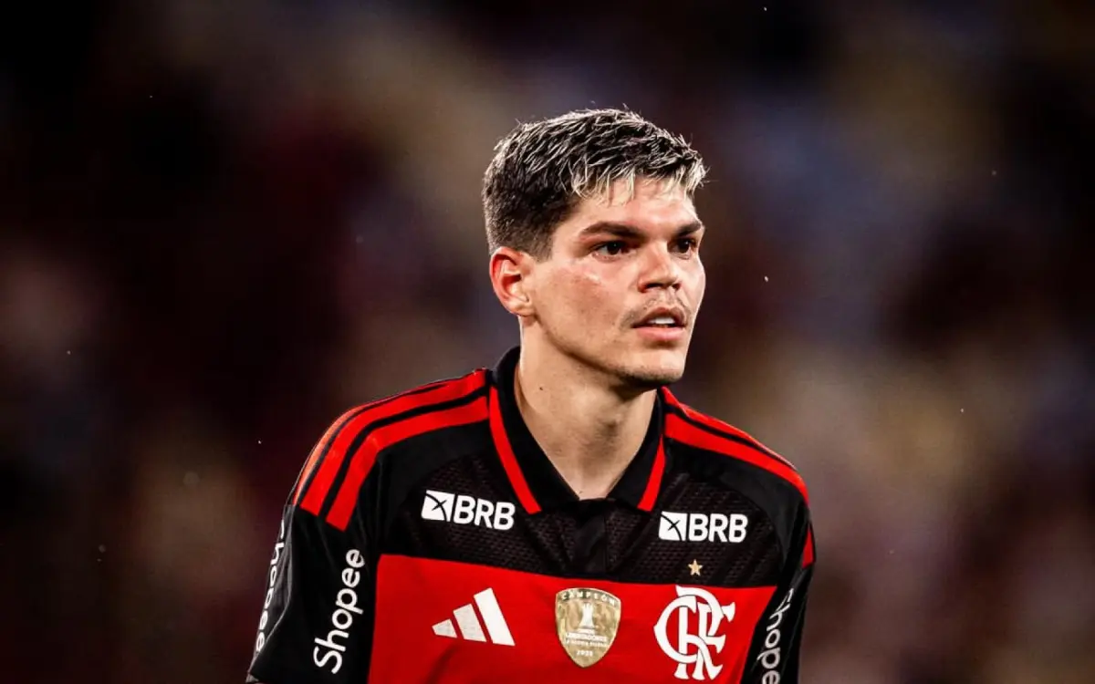 Ayrton Lucas celebra volta por cima no Flamengo: ‘Feliz por ajudar’