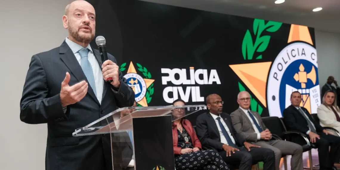 Governo do estado assina atualização das regras para promoção de policiais civis no Rio