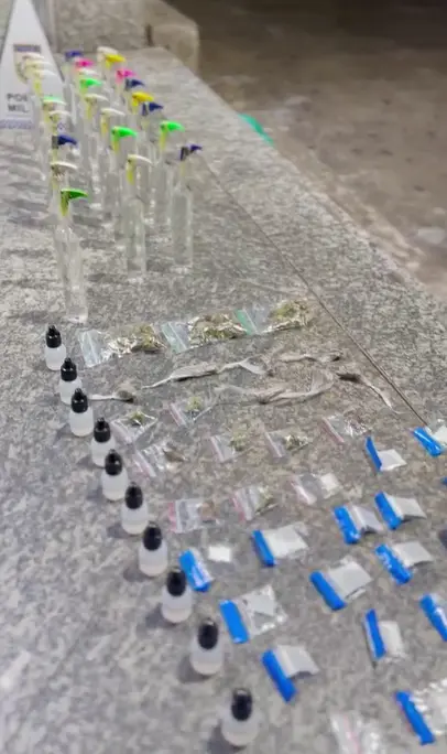 Jovem é preso com drogas em imóvel usado para armazenamento no Turf