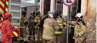 Casa pega fogo na Avenida 28 de Março, em Campos