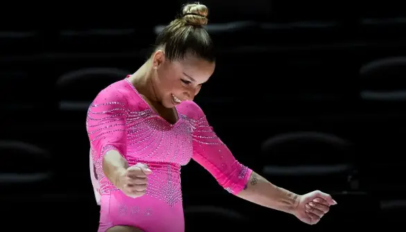 Flávia Saraiva é ouro nas assimétricas da Copa do Mundo de ginástica