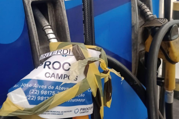 Procon Campos autua posto de combustíveis após fiscalização identificar irregularidade