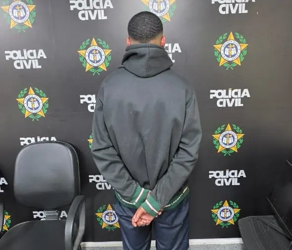 Polícia prende homem por tráfico de drogas no Turf Club