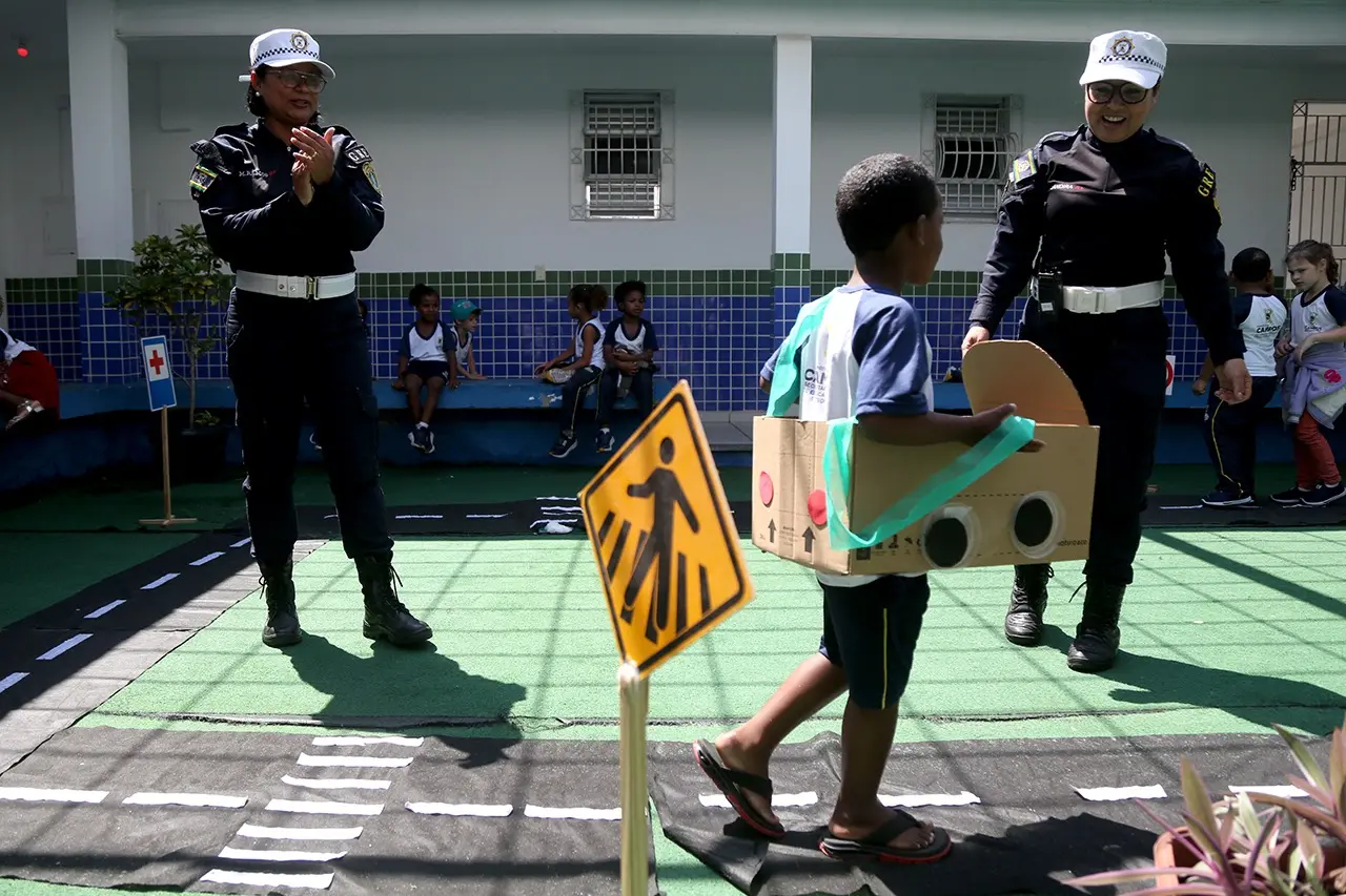 Ronda Escolar da GCM visita alunos da Escola Municipal Eunicia Ferreira da Silva, em Guarus