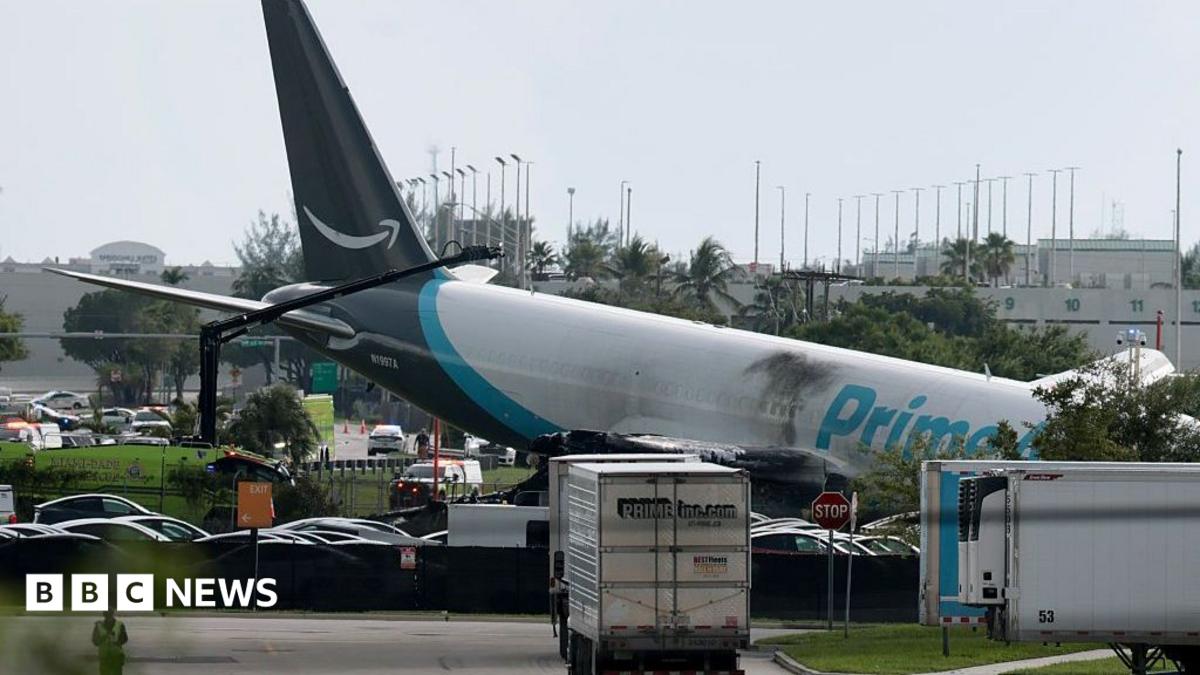 Local do acidente com avião cargueiro em Miami