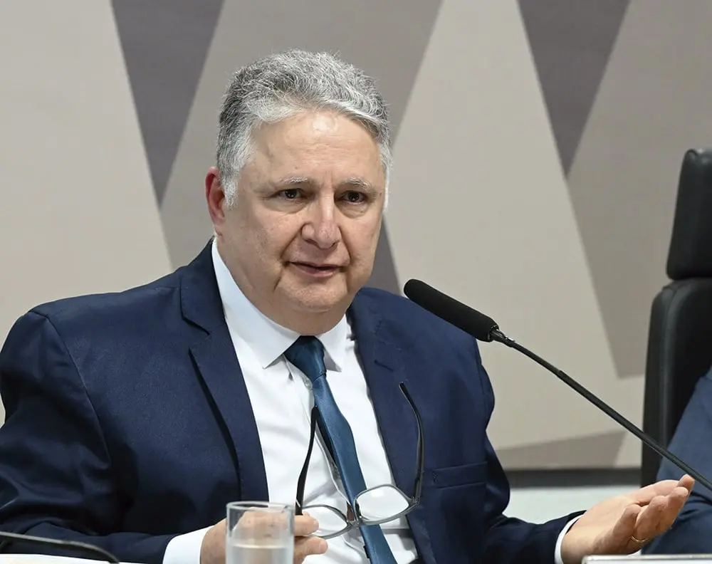TRE-RJ mantém candidatura de Anthony Garotinho indeferida