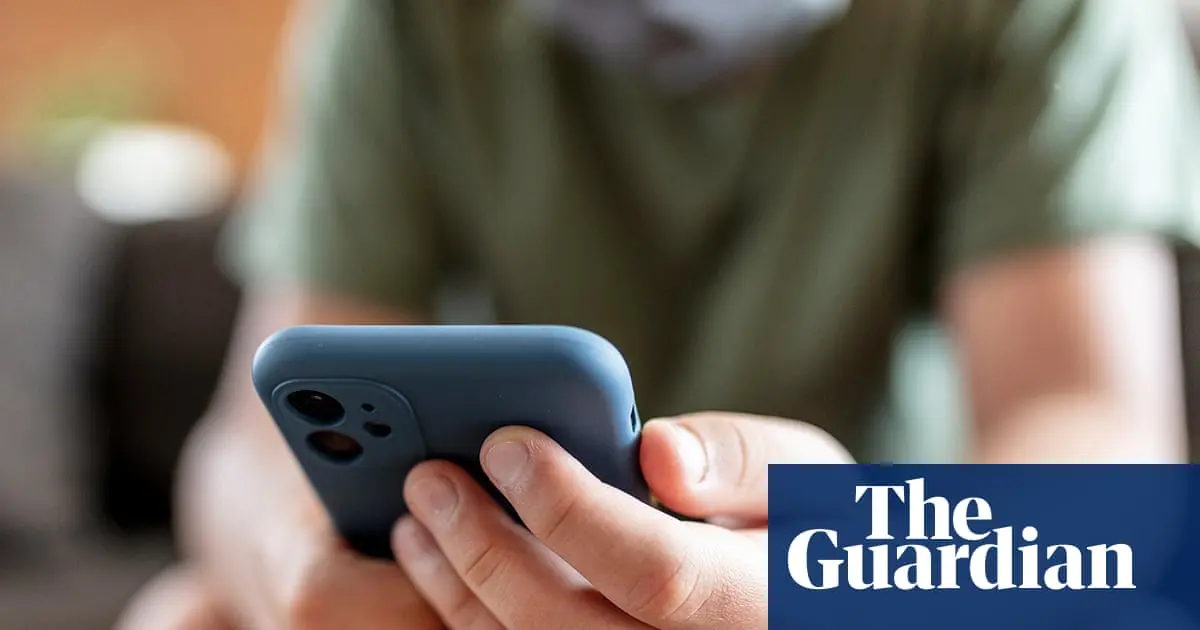 Reino Unido prepara lei para bloquear imagens explícitas em celulares de menores