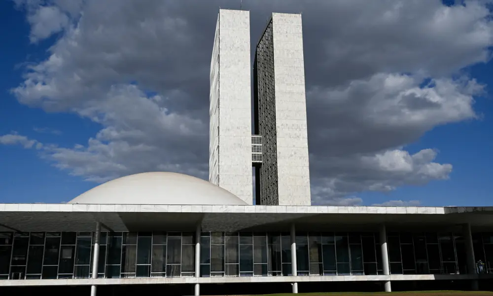 Manifestantes protestam contra Lula e Moraes em ato fora da Esplanada