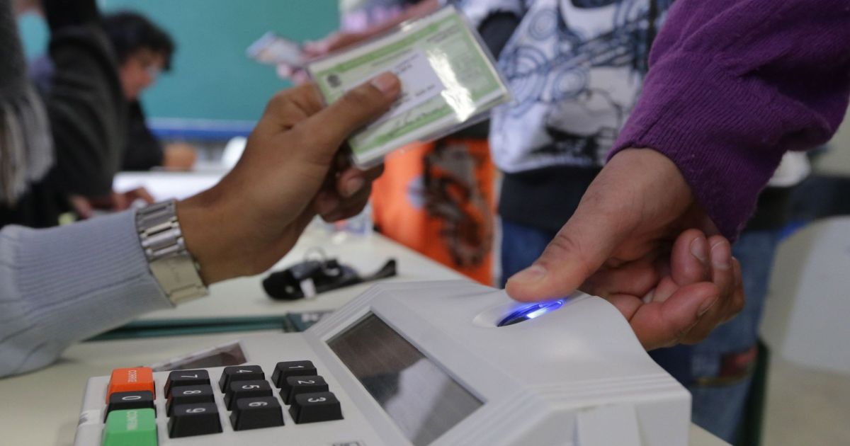 Identificação biométrica de eleitora