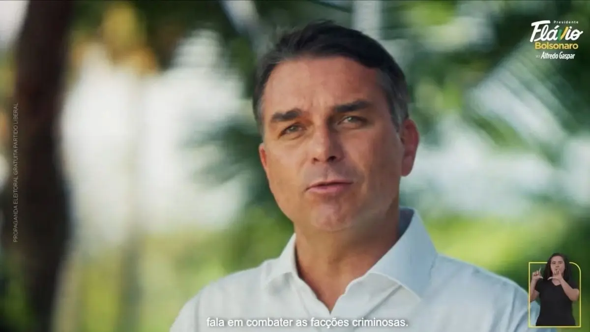 Flávio Bolsonaro promete cortar impostos e endurecer combate ao crime