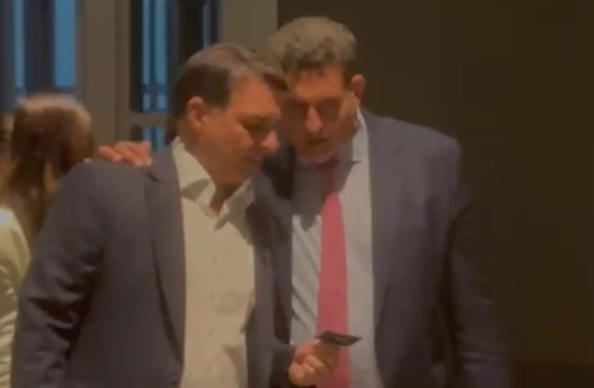 Publicitário ligado a Flávio Bolsonaro confirma aporte de R$ 1 milhão em Dark Horse