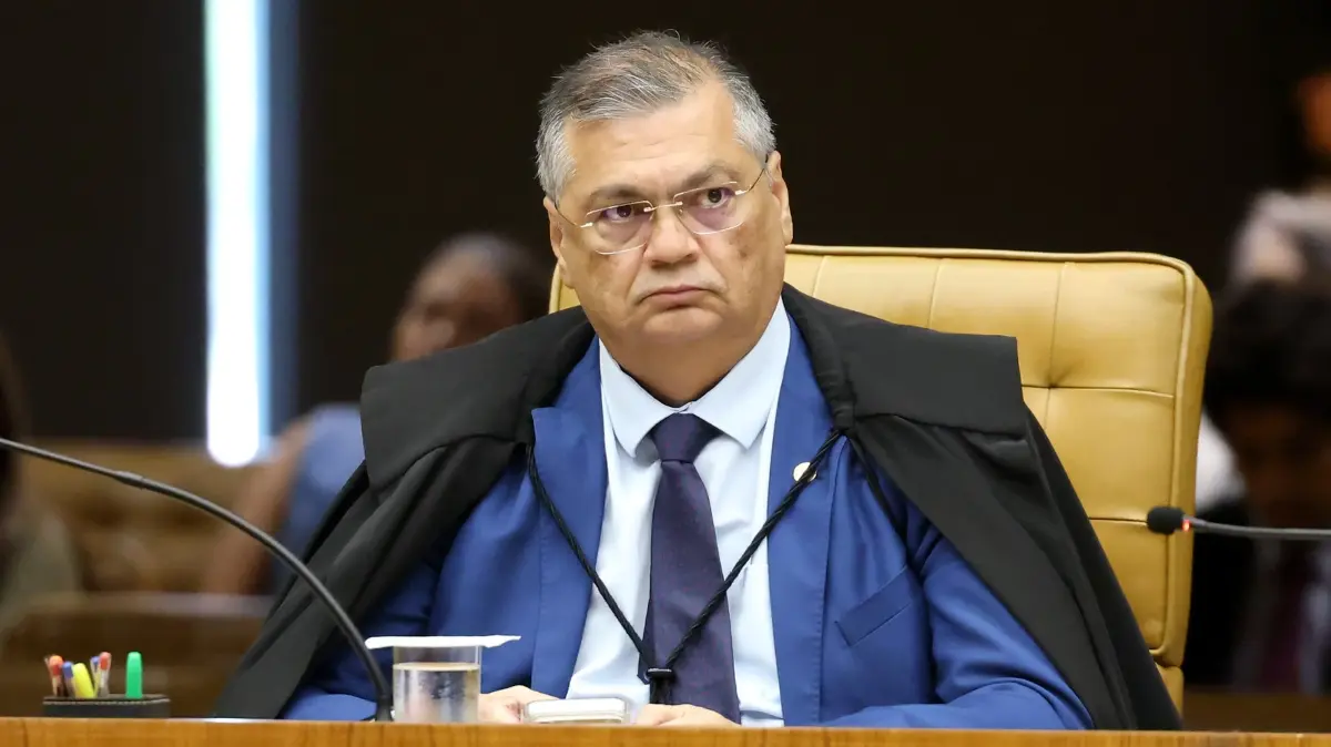 Dino e Zanin votam para julgar Moraes e Mendonça na mesma sessão