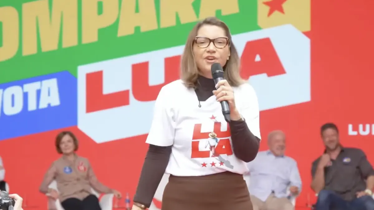 Janja é interrompida durante comício de Lula em Curitiba
