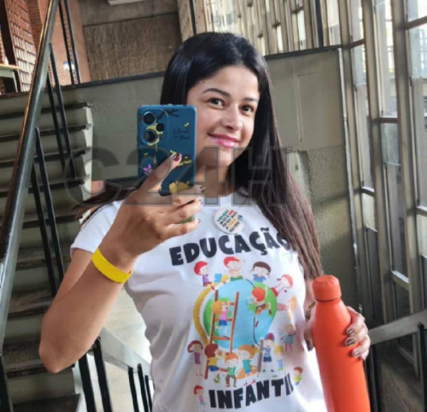 Professora morre após colisão entre moto e caminhão em São Francisco; fotos