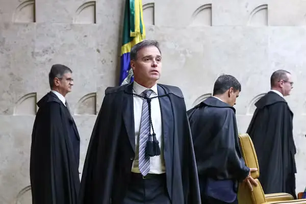 Mendonça homologa delação de empresário responsável por 'gerar' dinheiro vivo para Daniel Vorcaro