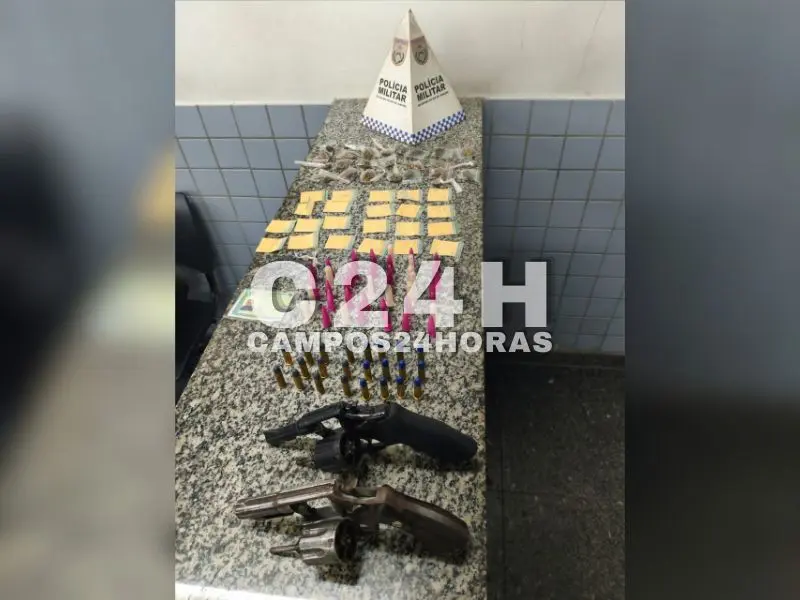 PM encontra armas, munições e drogas escondidas em telhado de casa em Morro do Coco