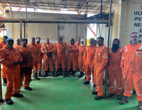 Trabalhadores do setor de petróleo iniciam greve por tempo indeterminado na Bacia de Campos
