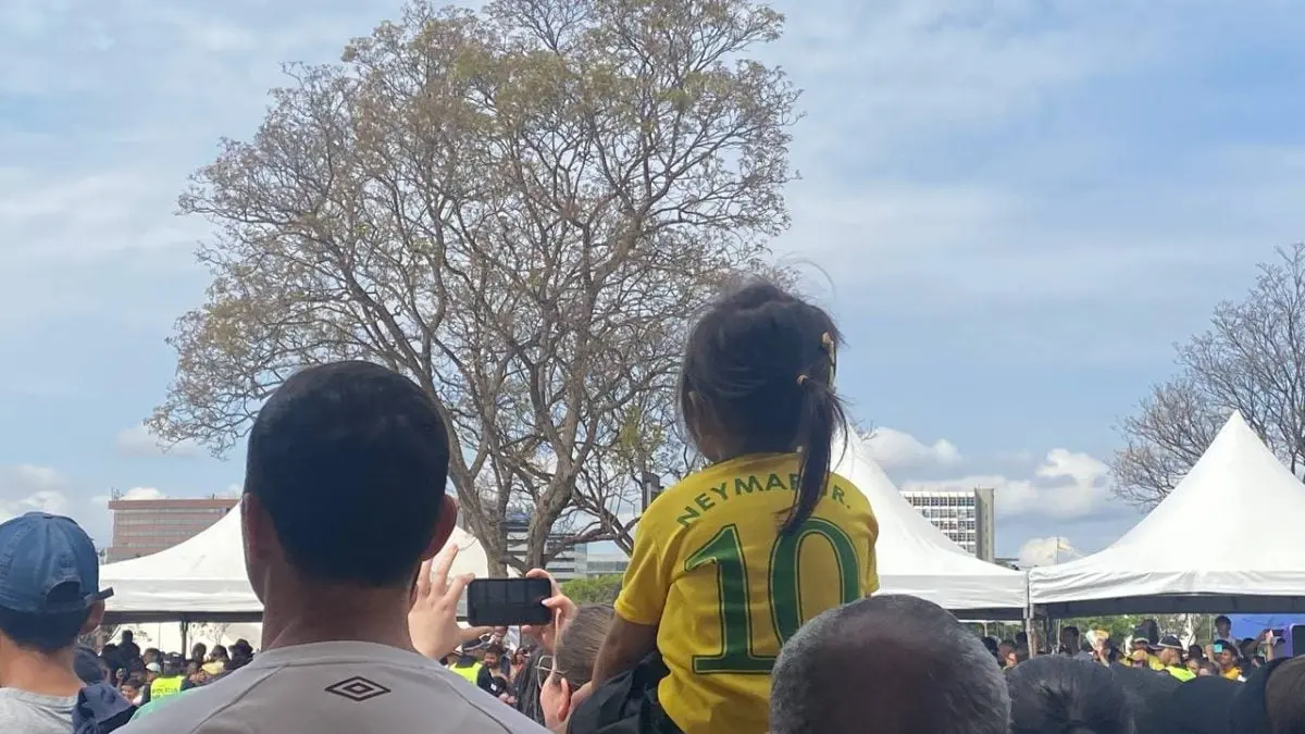 Camisas da Seleção e cores verde e amarela marcam público no 7 de Setembro