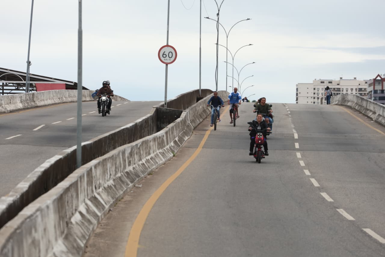 Segundo dia de travessia de pedestres e ciclistas na Ponte Leonel Brizola marcada pela normalidade e segurança no trânsito