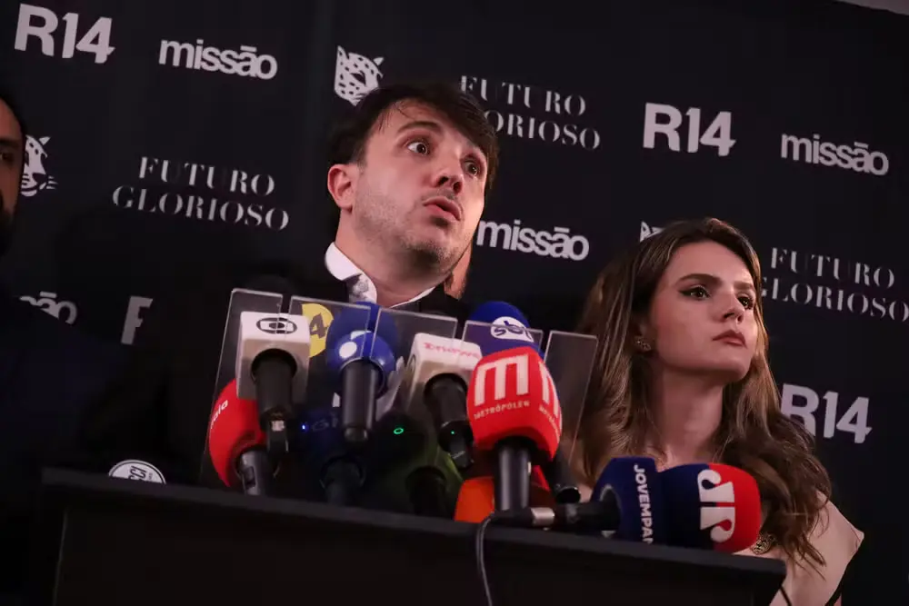 Meta e TikTok derrubam perfis de Renan Santos após ordem de Toffoli