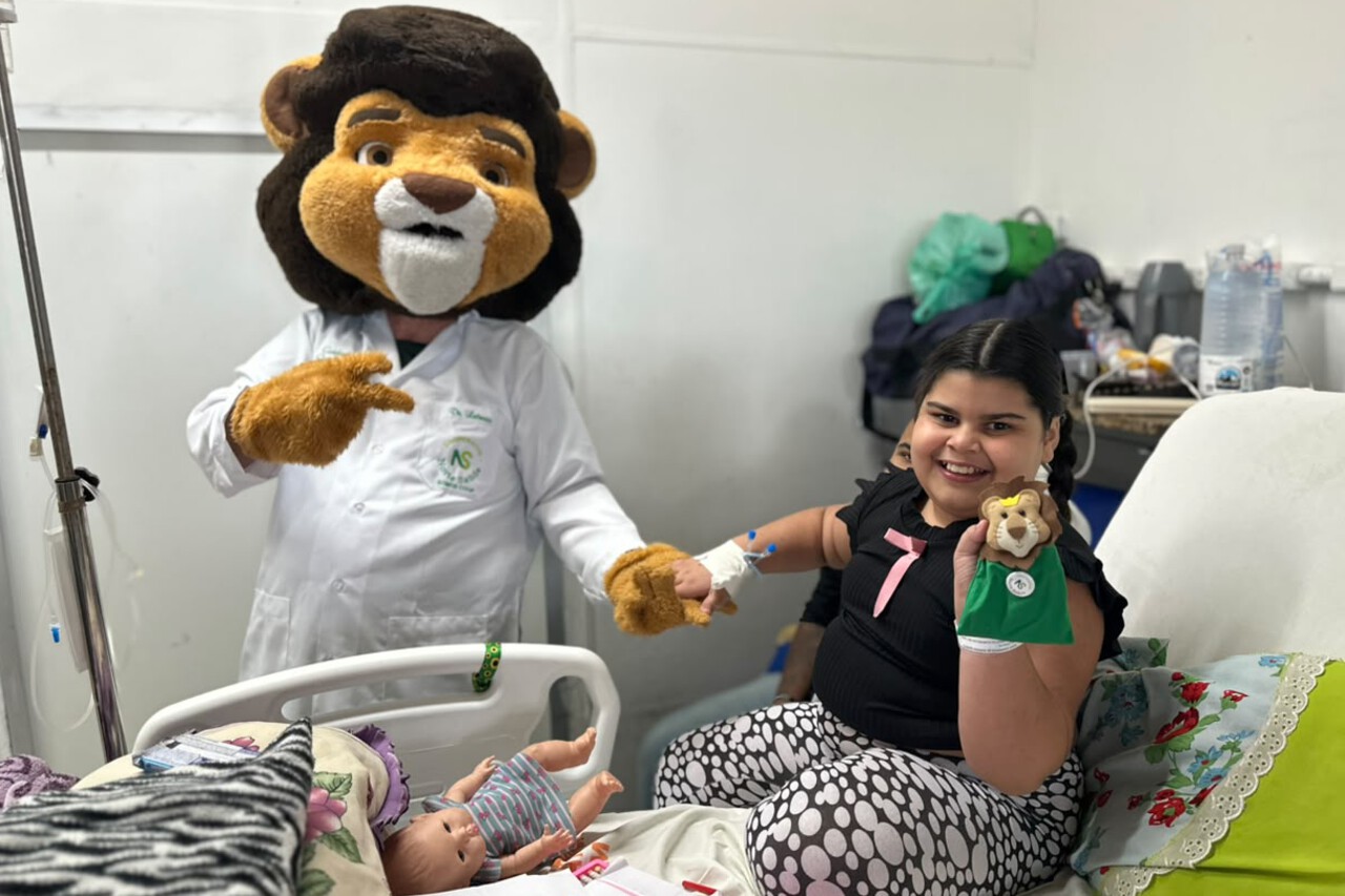 Caravana da alegria leva diversão para as crianças da clínica pediátrica do HFM