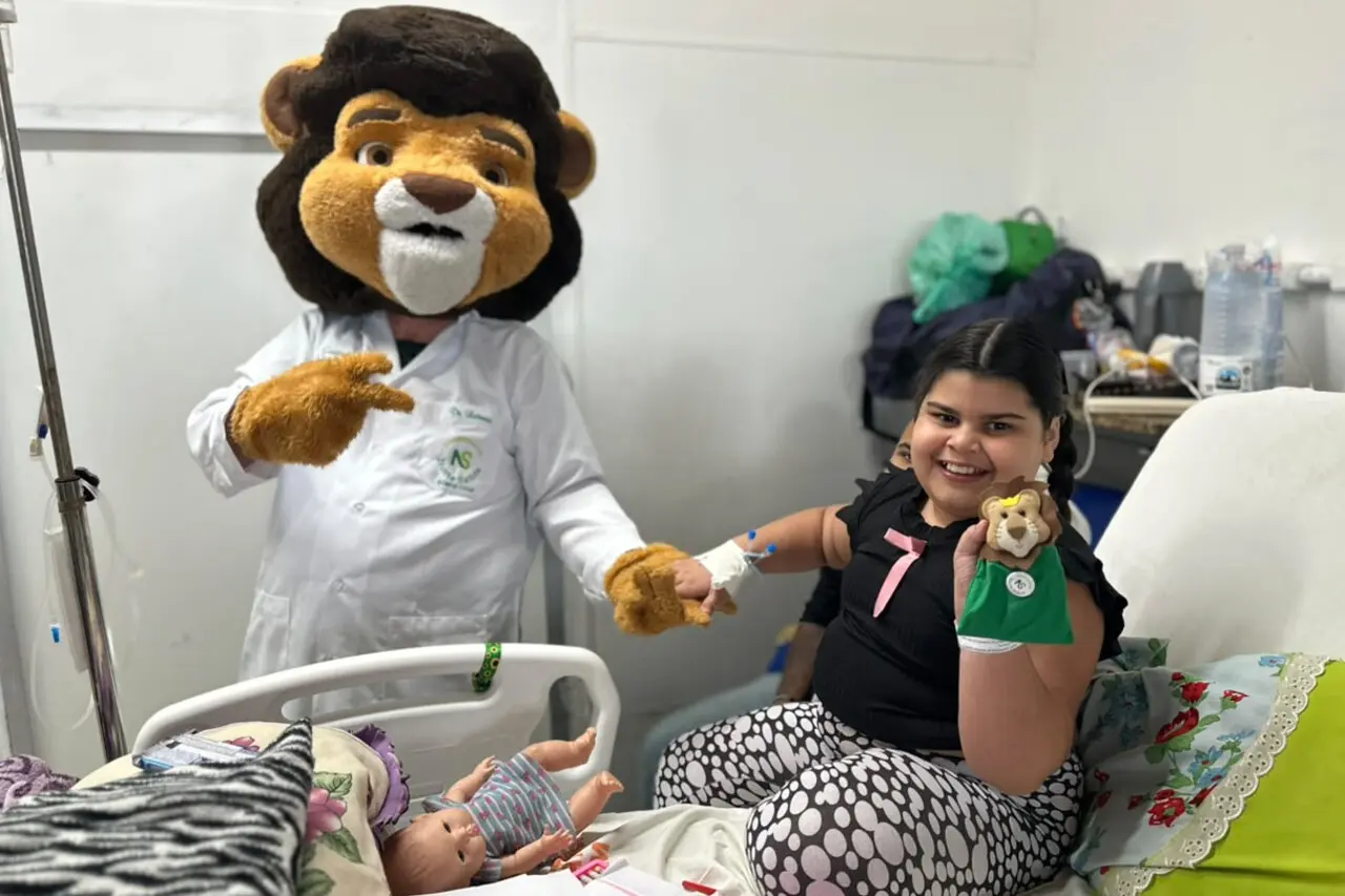 Caravana da alegria leva diversão para as crianças da clínica pediátrica do HFM