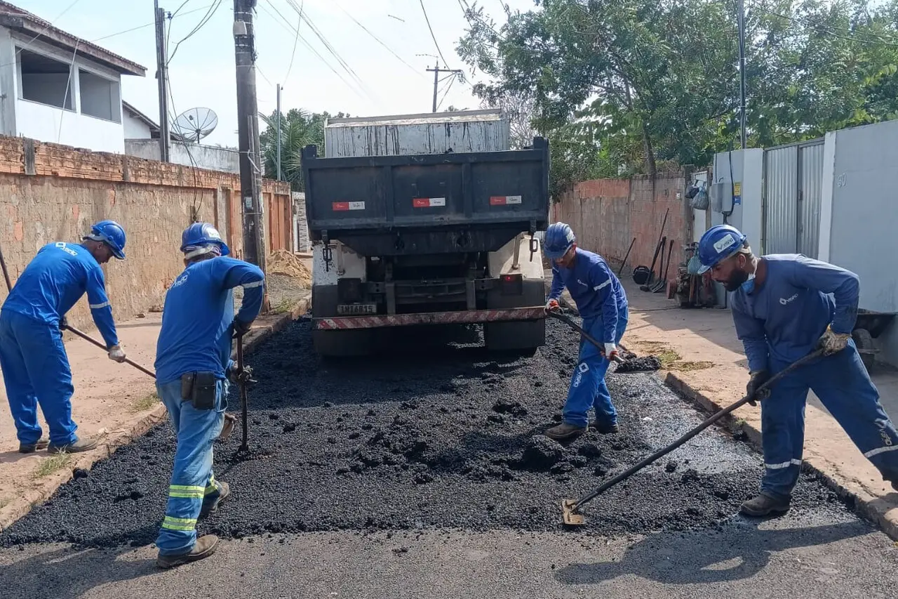 Prefeitura recupera ruas na cidade e no interior com operação tapa-buraco