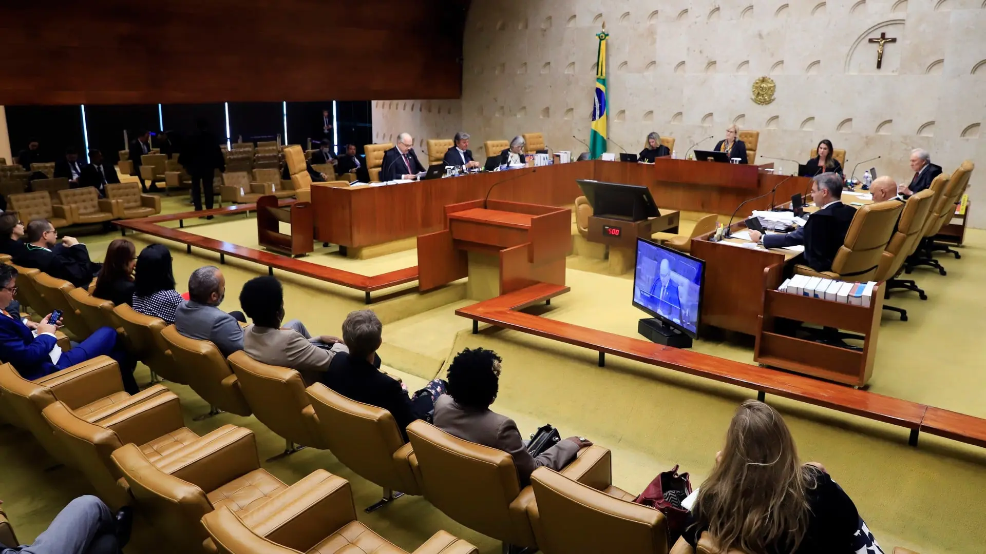 STF restringe uso de celulares e computadores por jornalistas no plenário