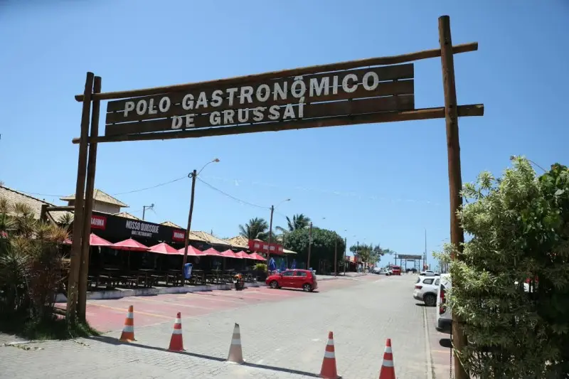 Pórticos do Polo Gastronômico de Grussaí serão retirados para manutenção
