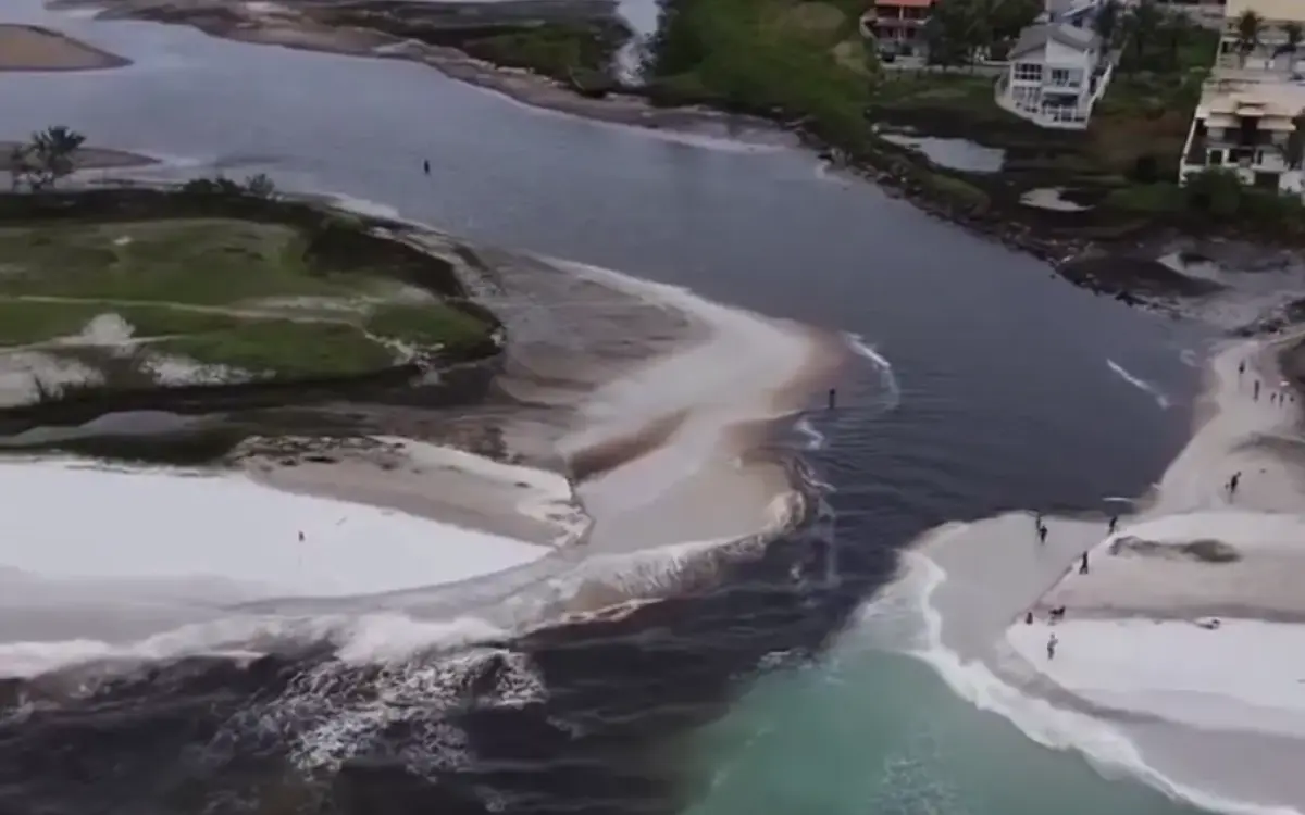 Inea investiga abertura de canal entre lagoa e mar na Praia do Foguete