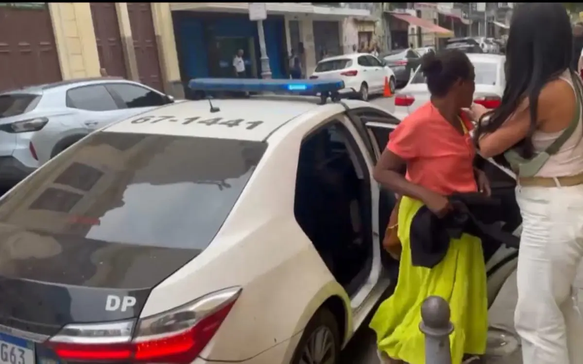 Presa mulher suspeita de aliciar menores para exploração sexual