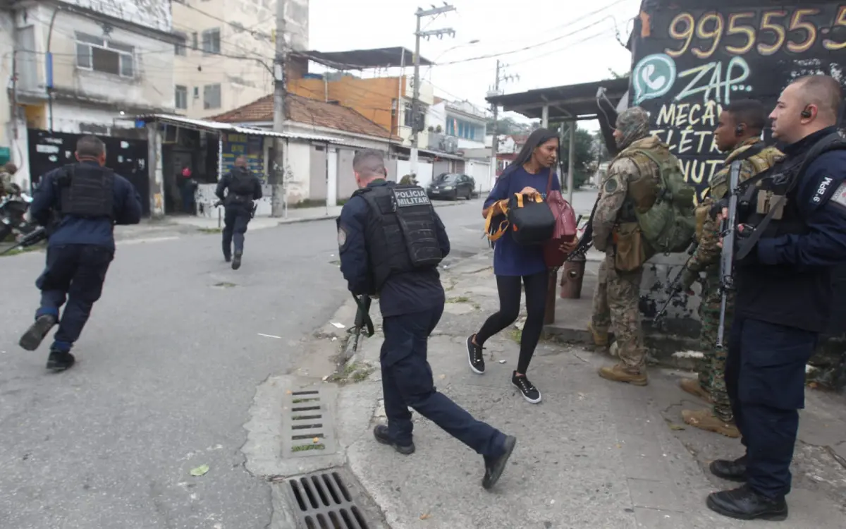 Bope tenta avançar na Serrinha em meio a tiroteios e barricadas