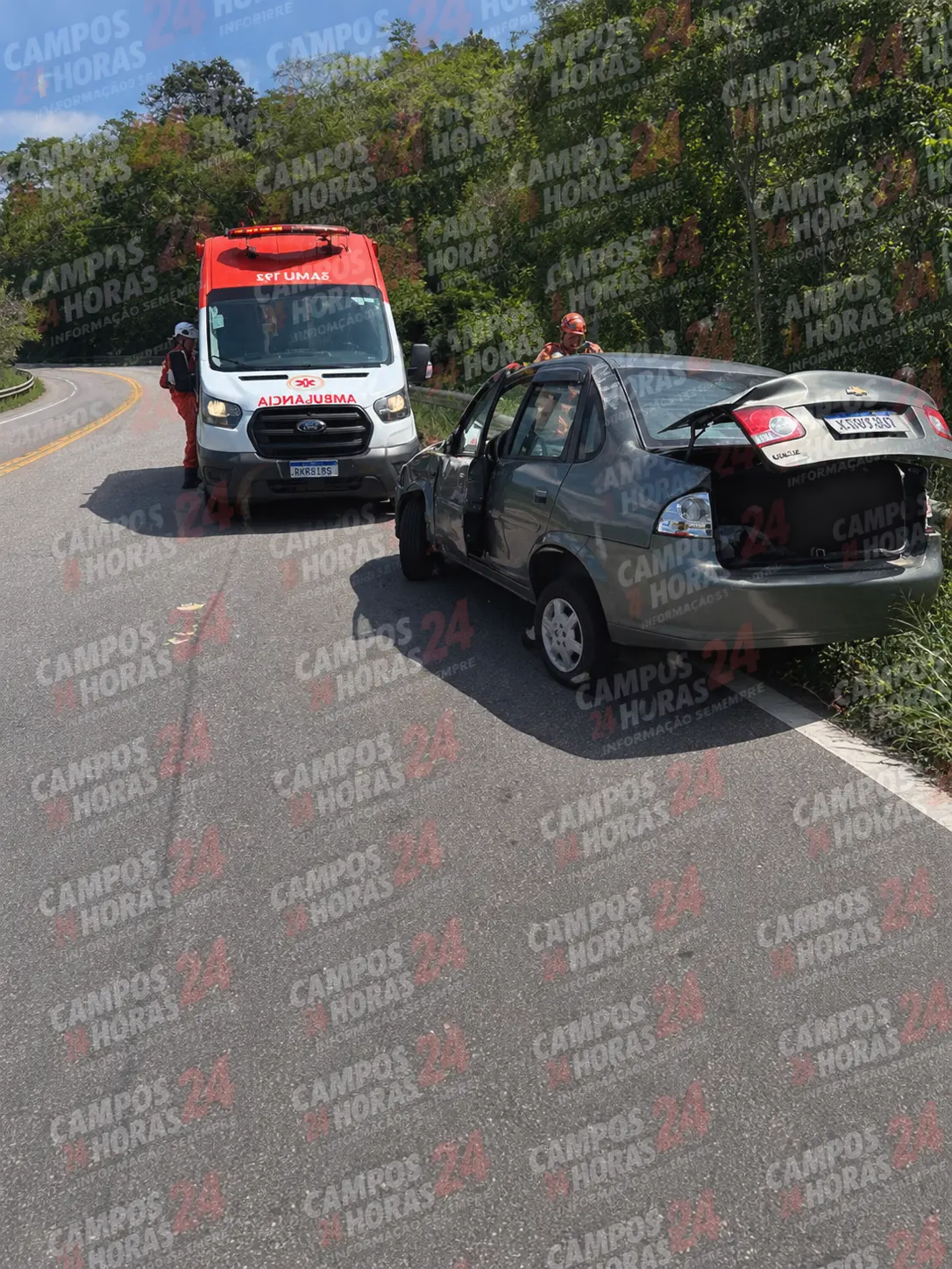   Carro capota na BR-356, em Cardoso Moreira