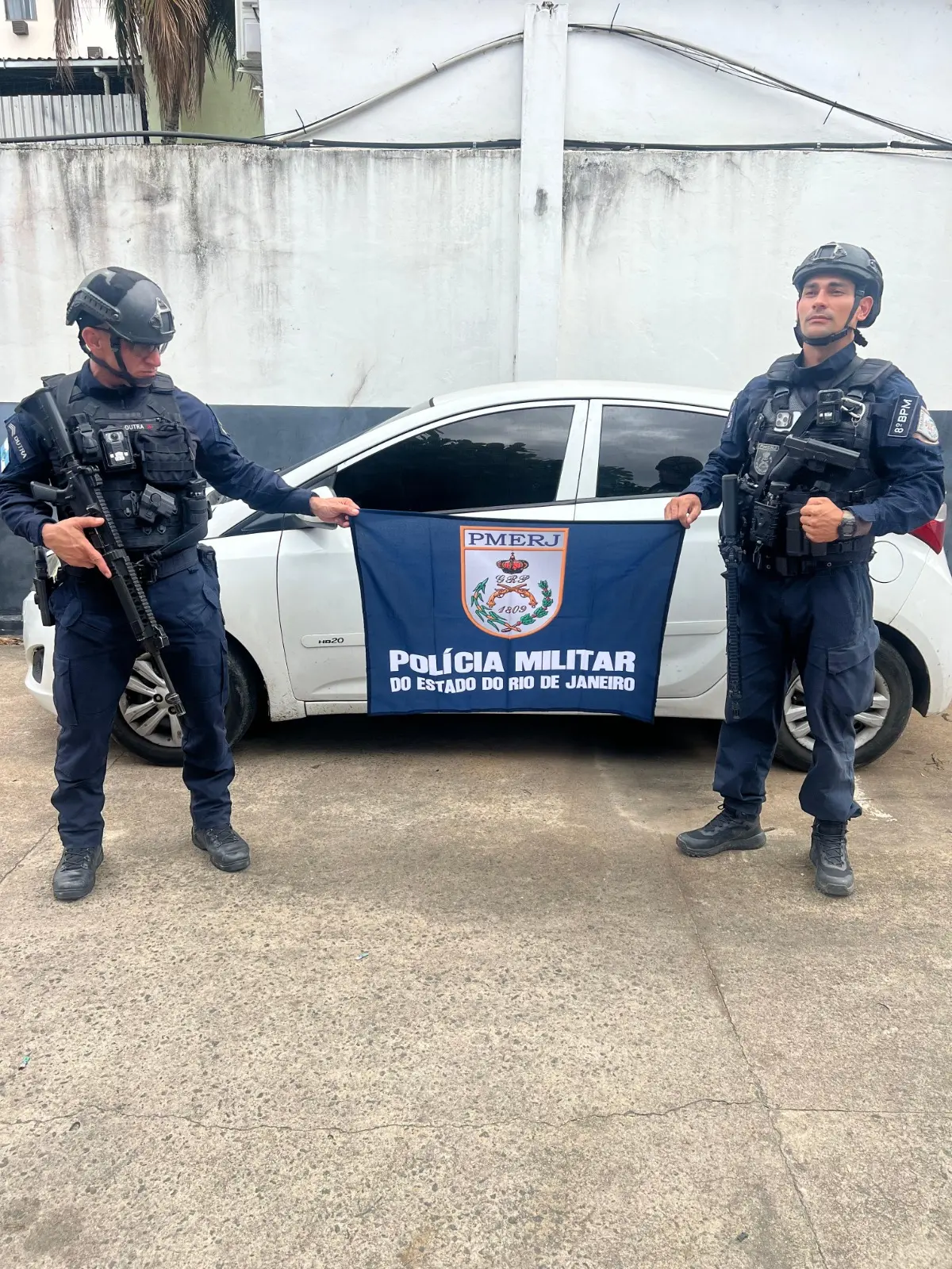 PM recupera HB20 roubado e prende dois homens no Pq Tarcísio Miranda