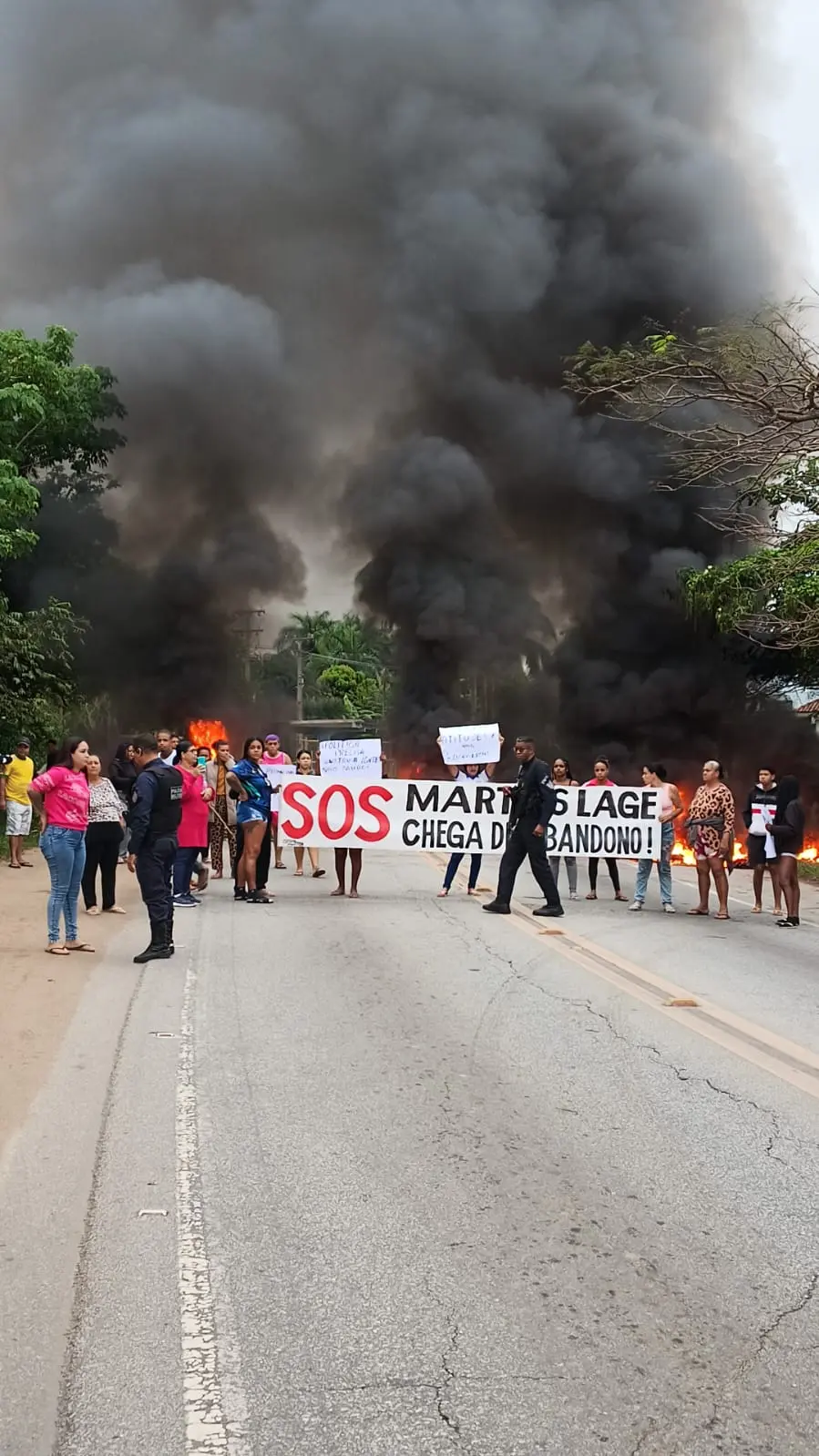 Moradores voltam a interditar a BR-356 em protesto por melhorias em Martins Lage