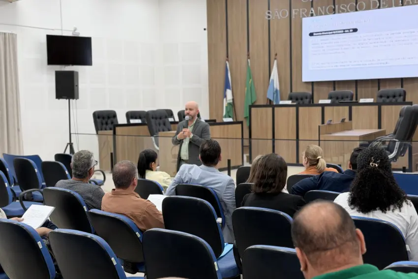 Prefeitura de São Francisco realiza capacitação de servidores sobre a nova Lei de Licitações